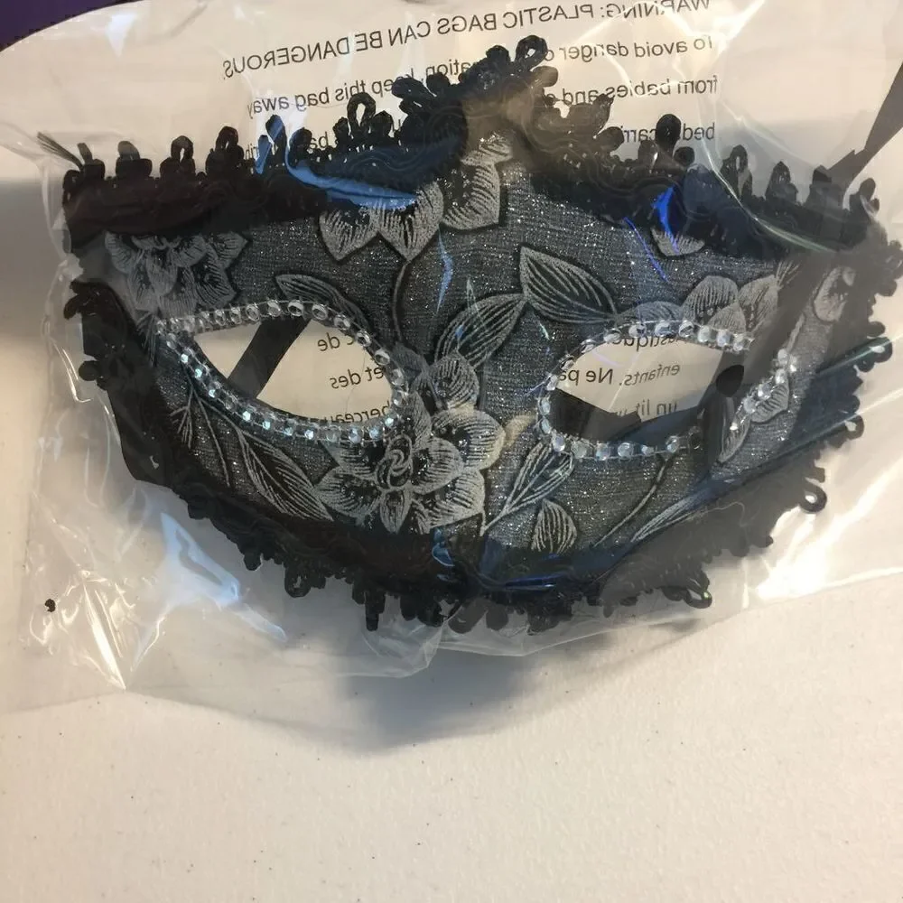 Silver and Black floral lace rhinestone Masquerade Halloween mask costume Mardig